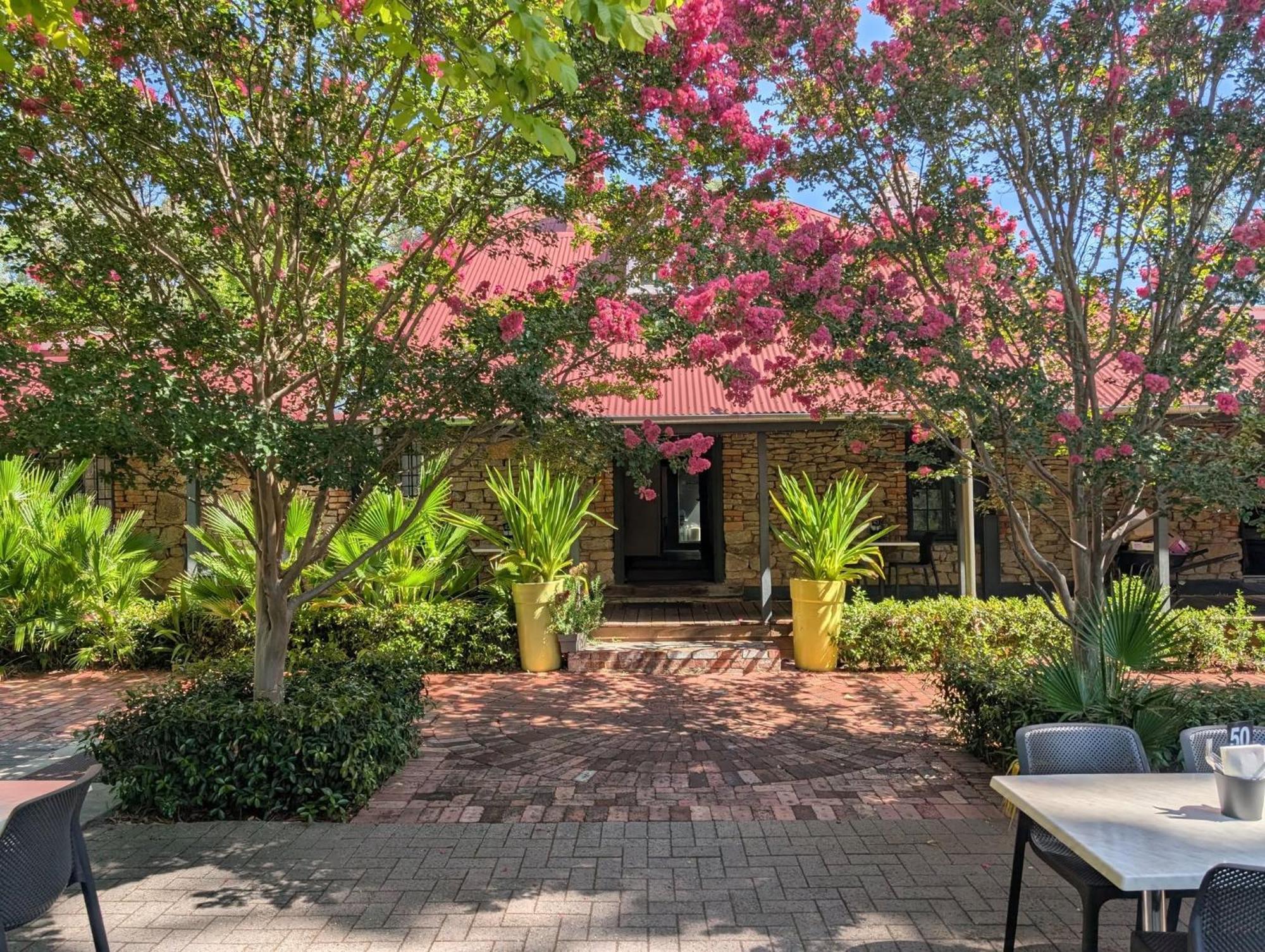Mahogany Inn And Distillery Mahogany Creek المظهر الخارجي الصورة