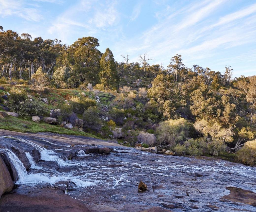 Mahogany Inn And Distillery Mahogany Creek المظهر الخارجي الصورة